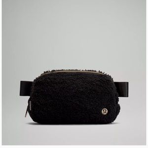 Lululemon Everywhere Belt Bag Black Fleece NWT!!